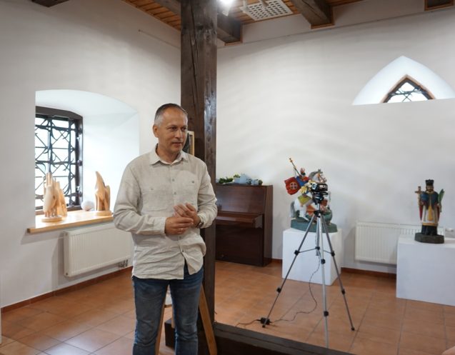 Žemitijos nacionalinio parko direktorius pasveikino plateliskių sueigos dalyvius.